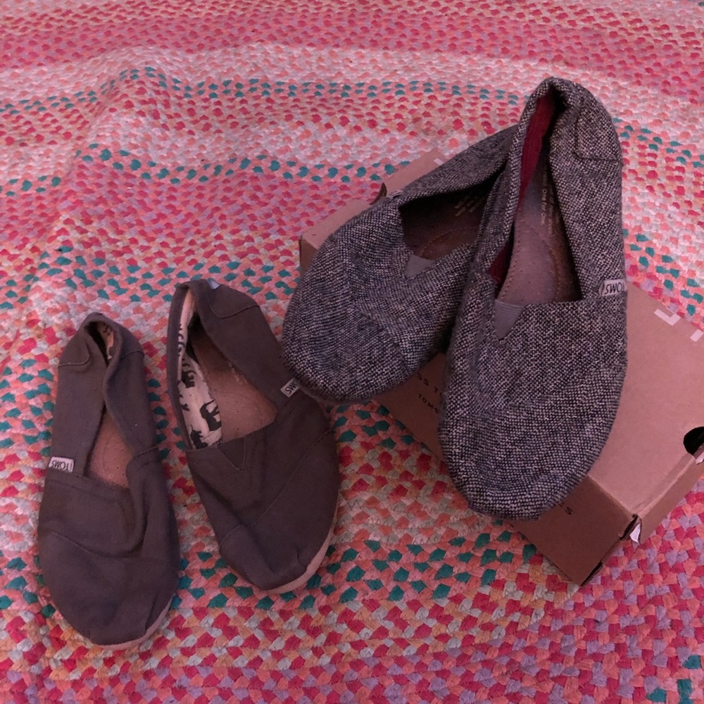 Toms 2 pairs